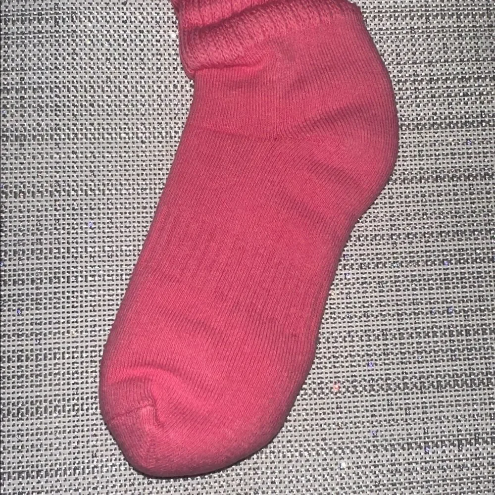 OFFLINE Playful Pink Short Scrunch Tab Logo Cotton Socks